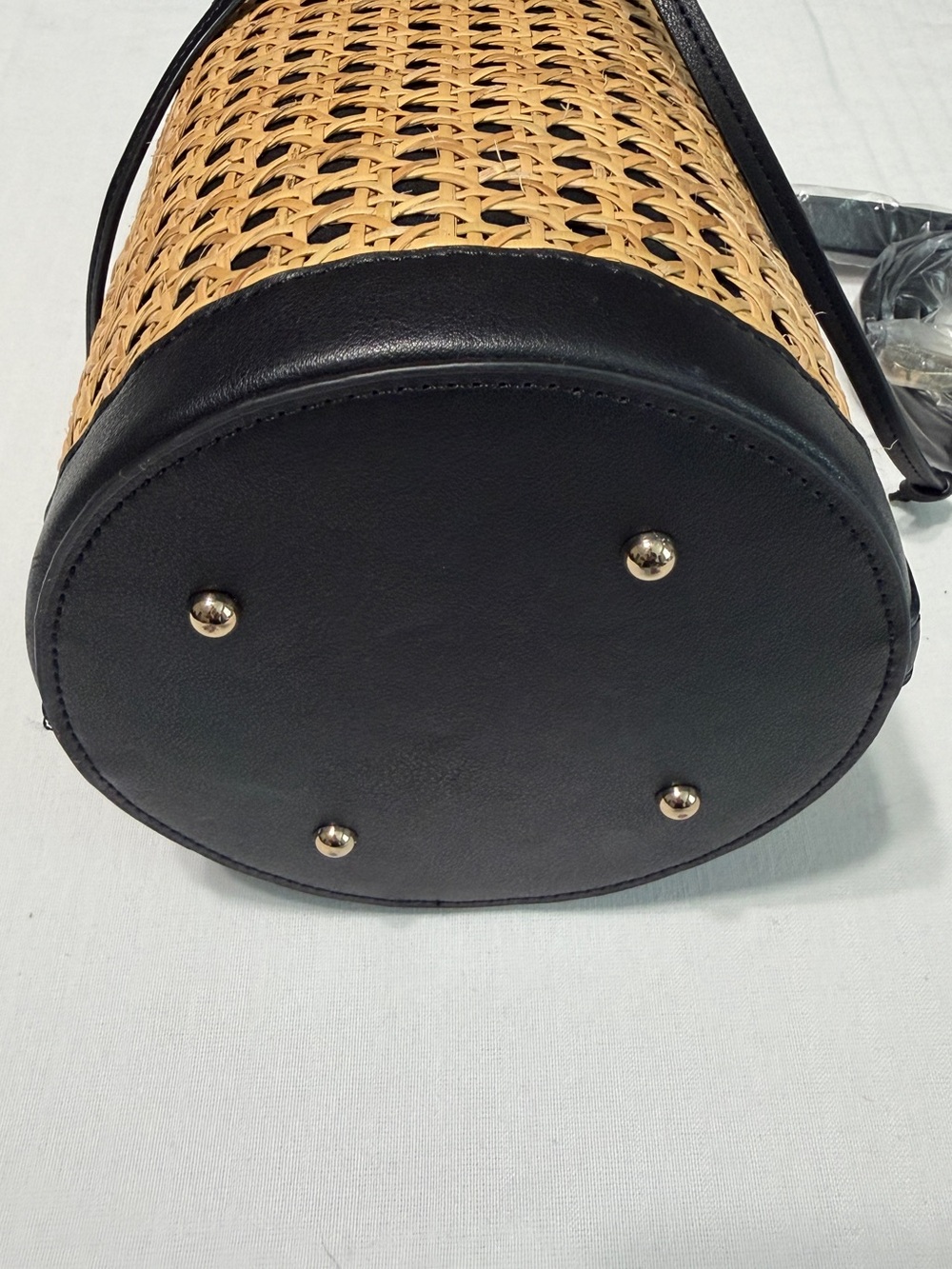Tommy Bahama Rattan Bucket Bag NWT - Picture 3 of 7